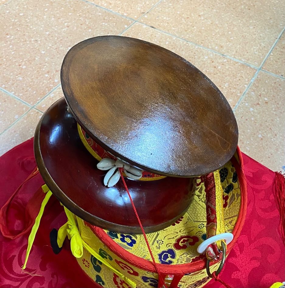 Trống Chöd Damaru – Phiên bản đặc biệt dành cho hành giả Chöd 8 anh trong nau nen gach